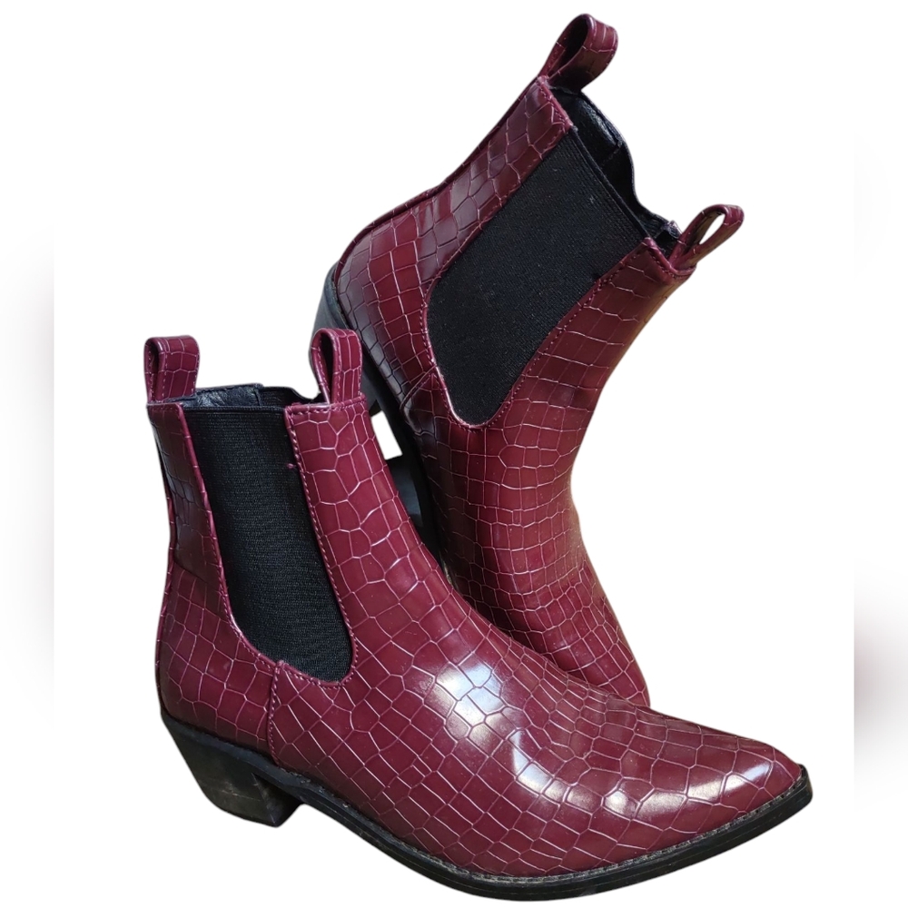 Straight To Hell Size 6 Red Boots